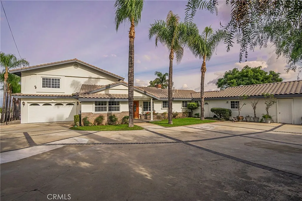 4 bed, 2100 sqft, $3,000 — Photo 1