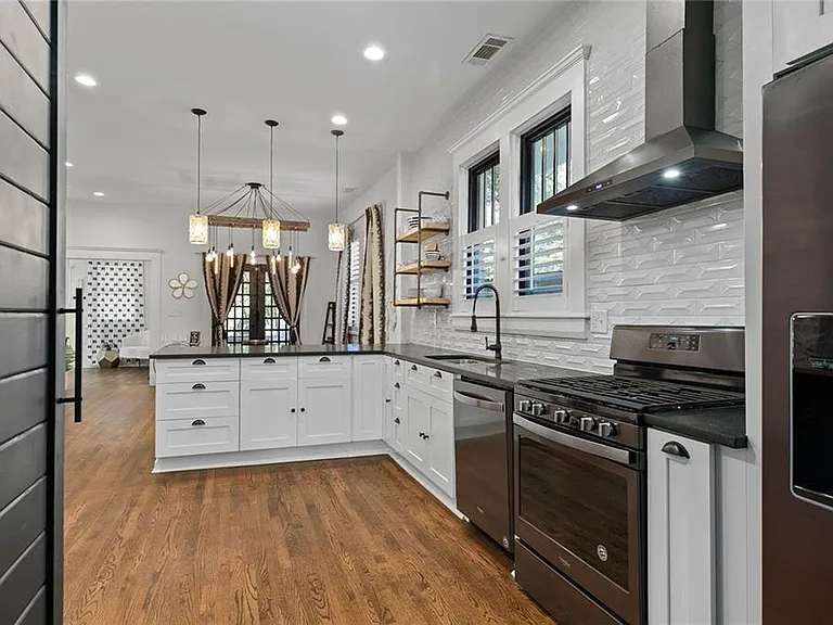 563 Parkway Dr NE — Photo 9