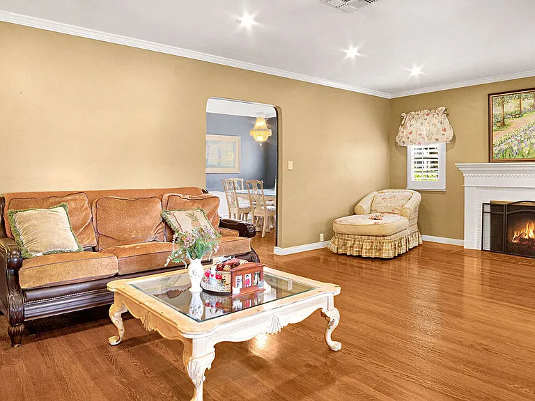 2545 Sycamore Dr — Photo 5