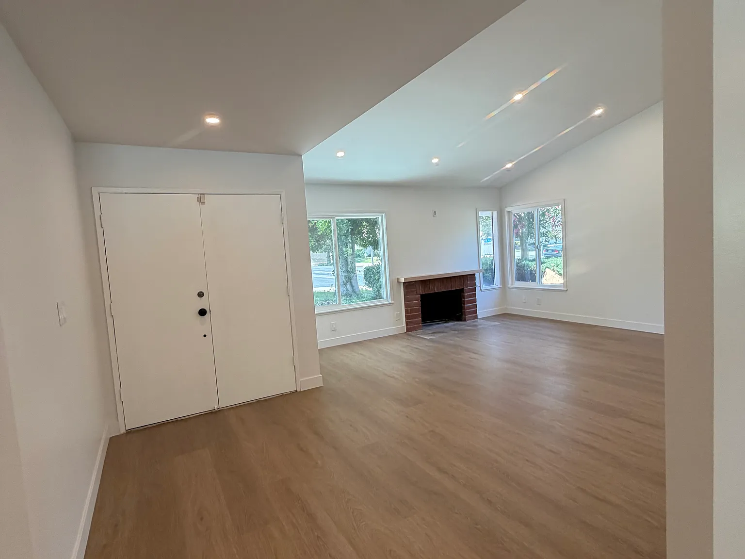 4 bed, 1850 sqft, $5,950 — Photo 3