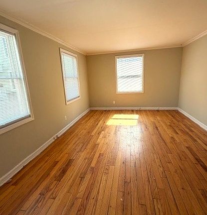 4th image of 113 Margaret St APT A