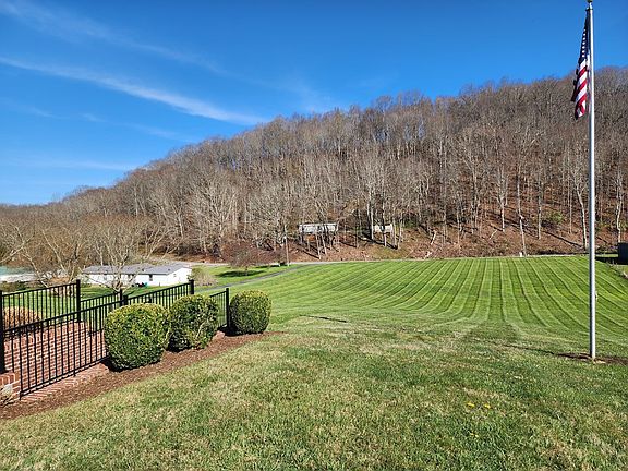 2nd image of 928 Pierce Rd