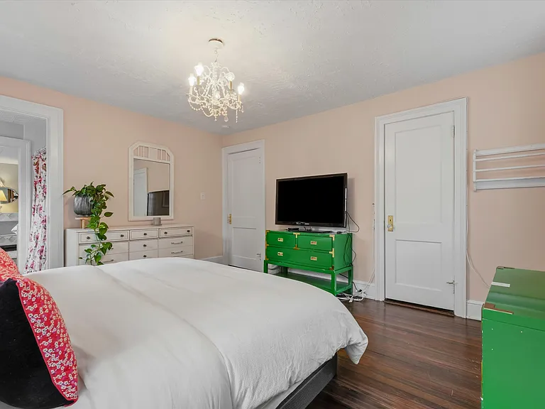 108 Hooker Ave — Photo 19