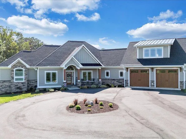 737 Camellia Pl, Moneta, VA 24121