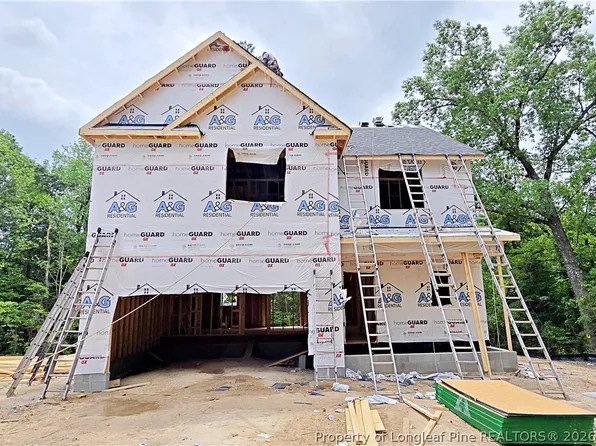 385 Appaloosa Dr, Spring Lake, NC 28390