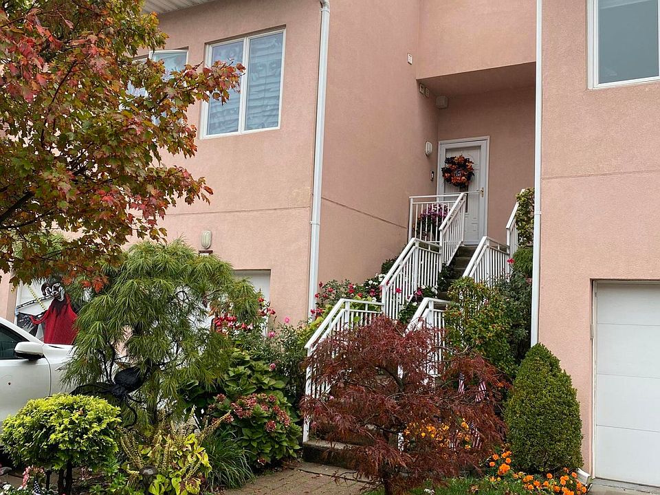 1st image of 11 Harbour Ct #11