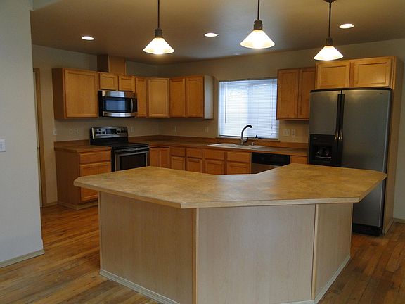 5th image of 7520 192nd Ave E