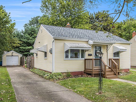3rd image of 433 Cornell Dr