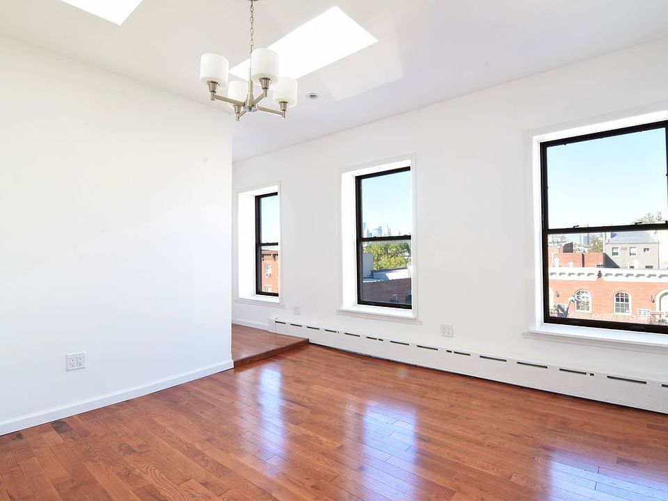 1st image of 120 Carroll St #4