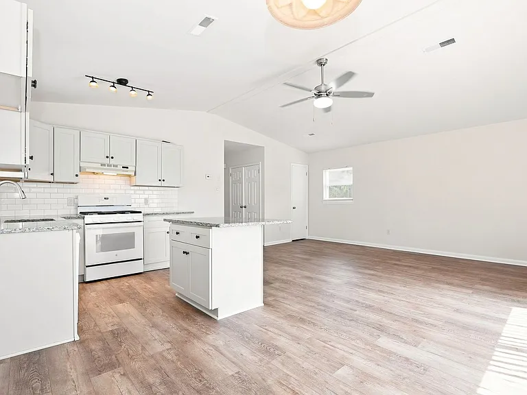 2824 Moreland Rd — Photo 5