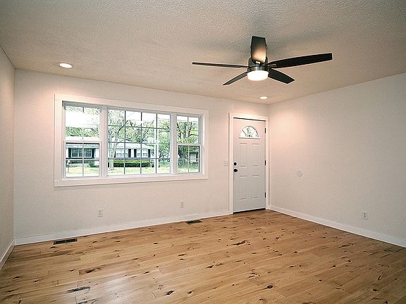 4th image of 908 Shafer St
