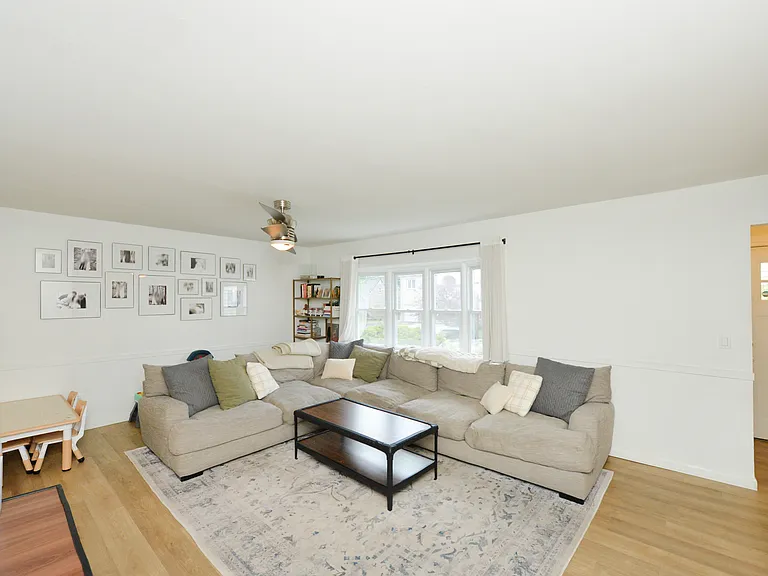 35-05 Lenox Dr — Photo 2