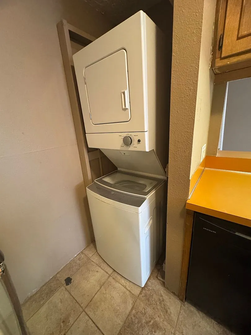 2nd story 2 bedroom, 1 bath condo with central heat and air and one car garage. — Photo 4
