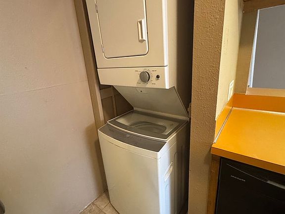 4th image of 1017 Laurelwood Dr #B-1228