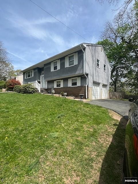 2nd image of 255 Hillcrest Rd