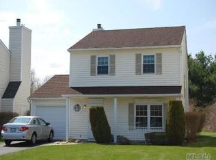 8 Thrush Path, Coram, NY 11727