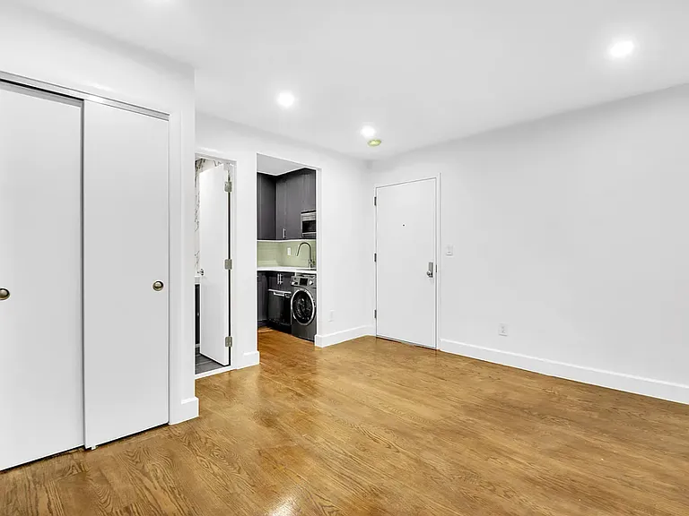 18 Christopher St #2 — Photo 3