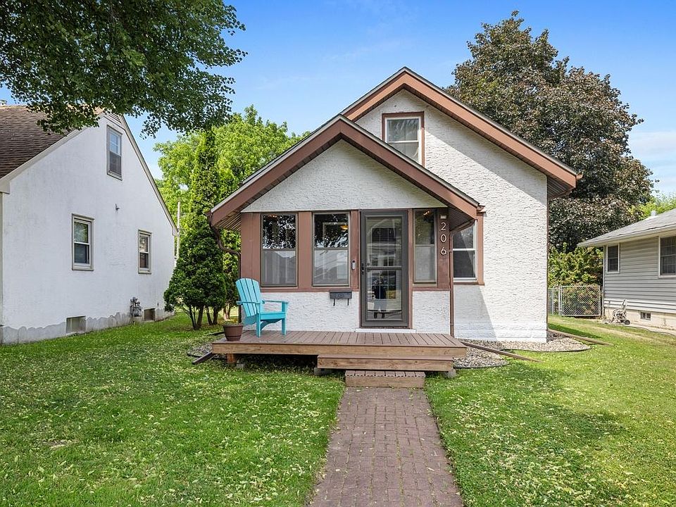 1st image of 206 14th Ave S