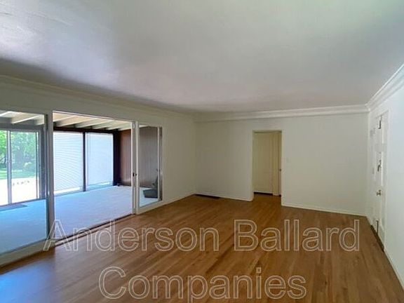 5th image of 5118 Oakwood Ave