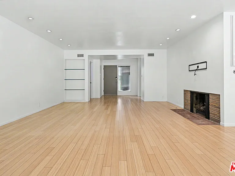 9512 Duxbury Ln — Photo 12