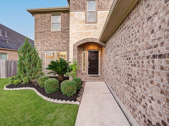 2nd image of 8719 Seguin Cove Ln