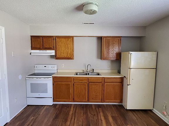 2nd image of 3410 Calumet Pl #C
