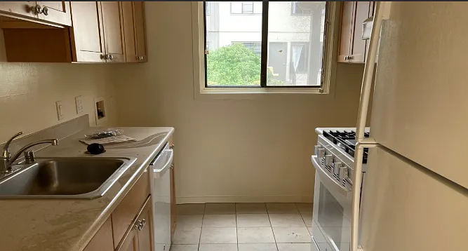 3 bed, 955 sqft, $6,040 — Photo 3