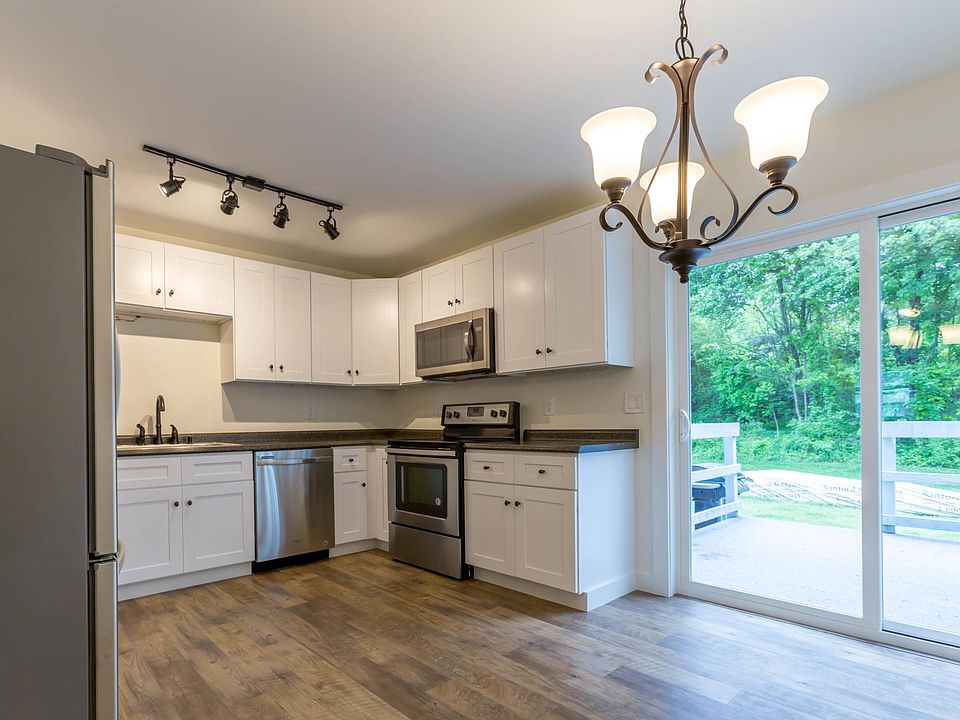 Kitchen & Dining Area