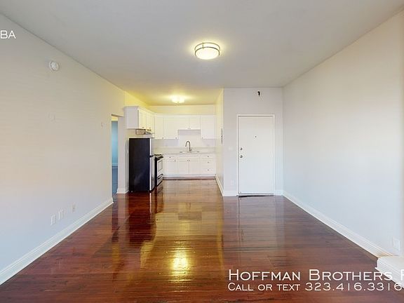 3rd image of 752 S Mariposa Ave #305A