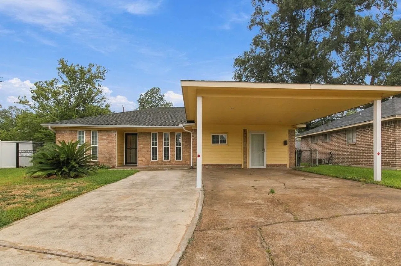3 bed, 1344 sqft, $1,850 — Photo 1