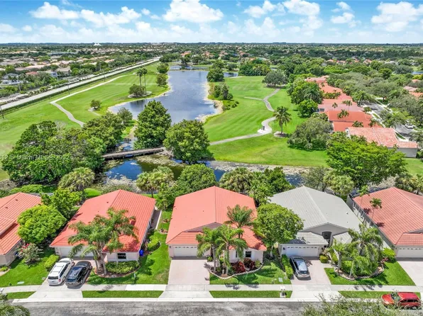 1612 Encino Cir E, Pembroke Pines, FL 33027