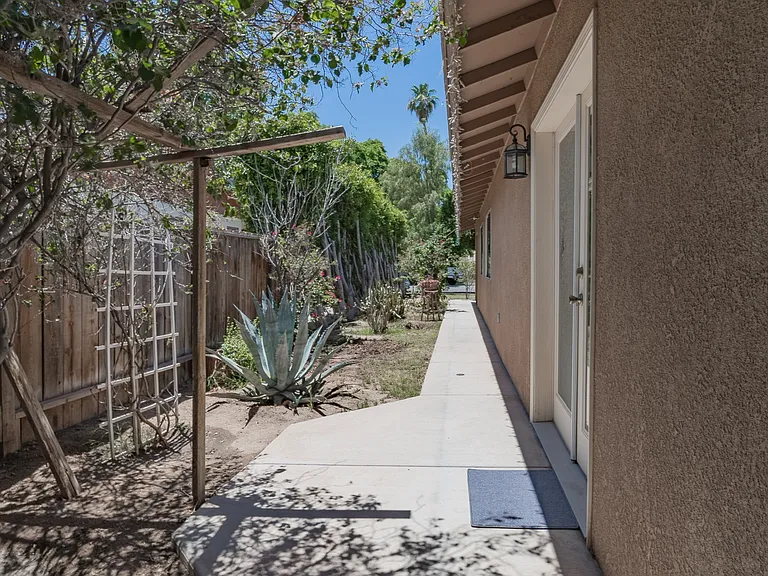 730 Pine Ave — Photo 12