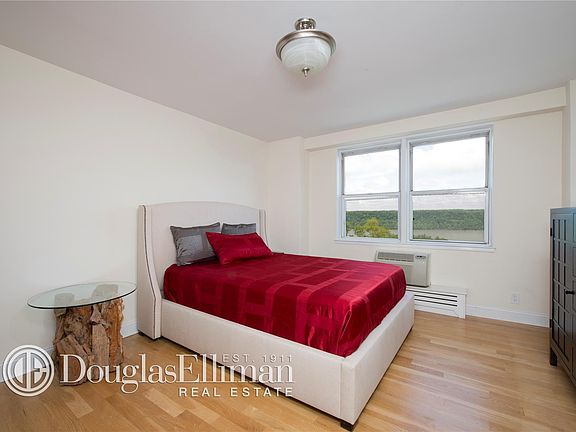 4th image of 5800 Arlington Ave APT 9V