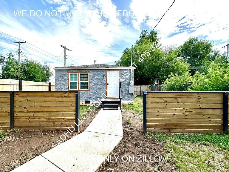 2116 NW 11th St #1/2 — Photo 2