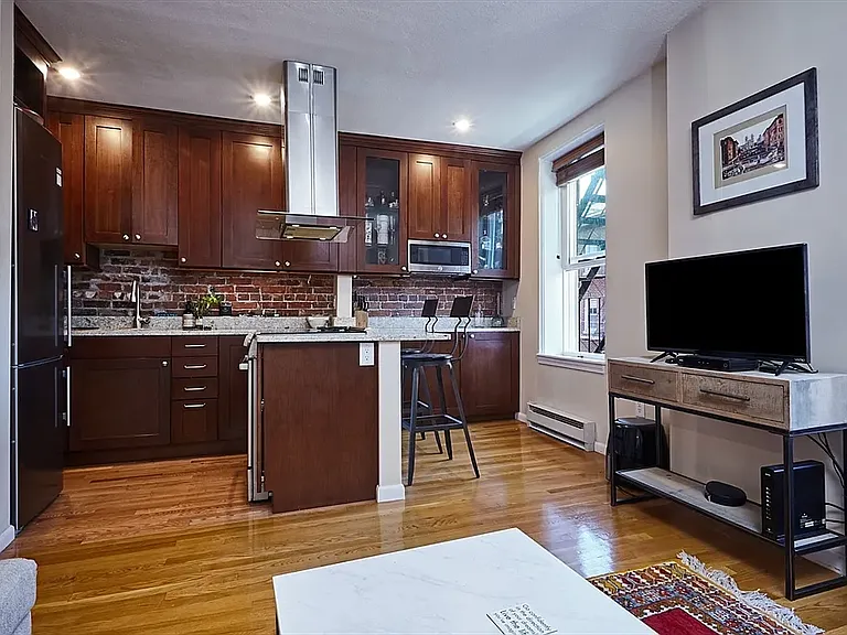 32 Fleet St #6 — Photo 2