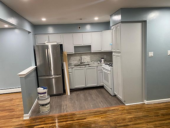 3rd image of 3606 Willett Ave Floor 2