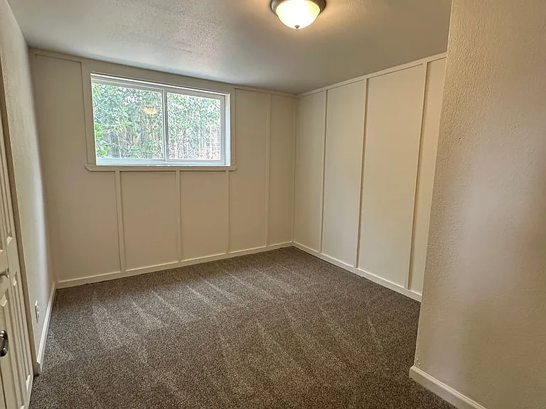 1755 Glendale Ave — Photo 10