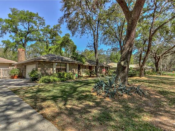 3rd image of 1302 Hammock Shade Dr