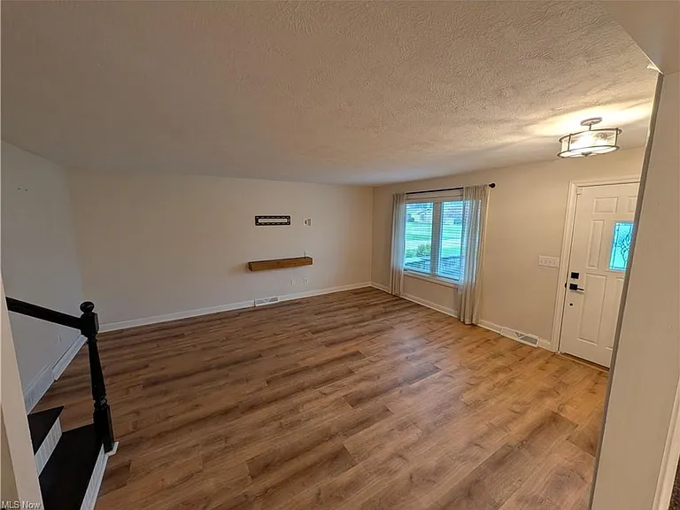 8645 Courtland Dr — Photo 6