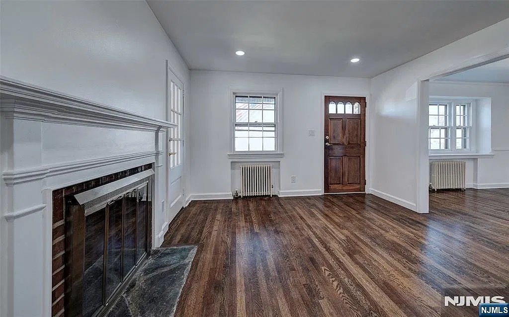 3 bed, 1.5 bath, $4,450 — Photo 3