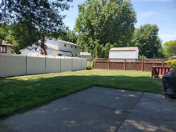 3rd image of 13955 Claremont Ave