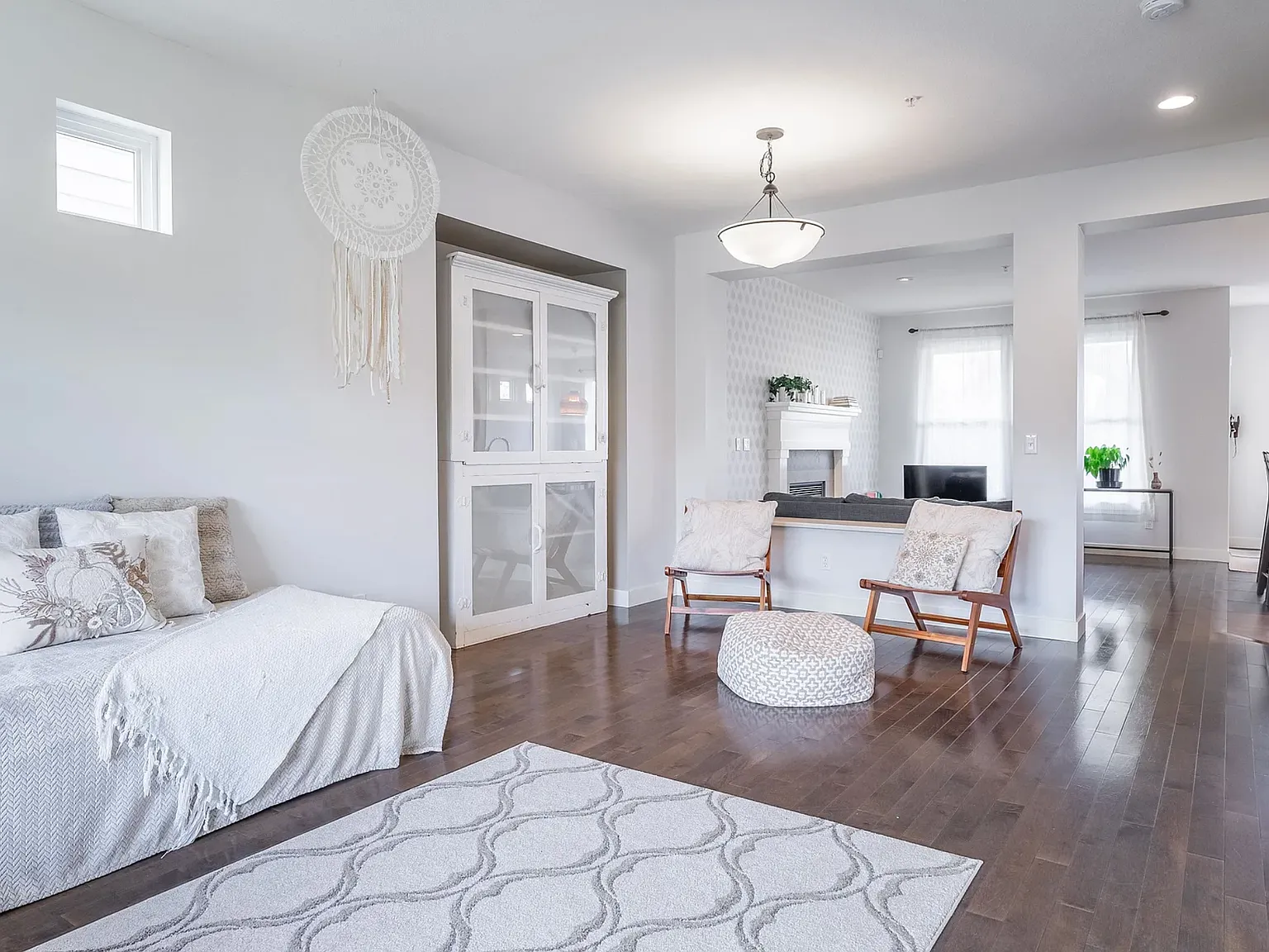 9359 Singh St photo 1