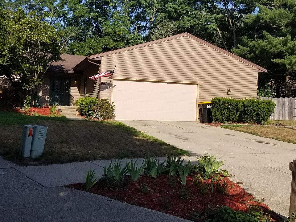 1st image of 897 Tierra St SE