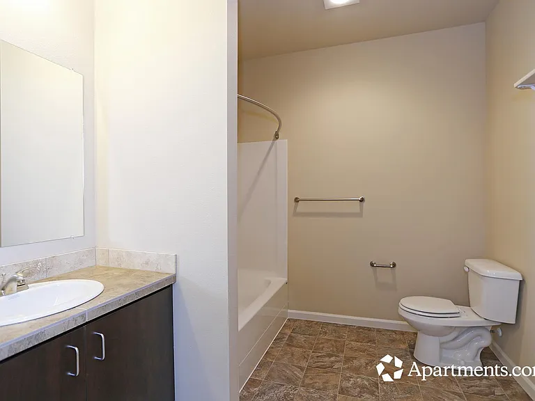 Plumtree Apartments — Photo 13