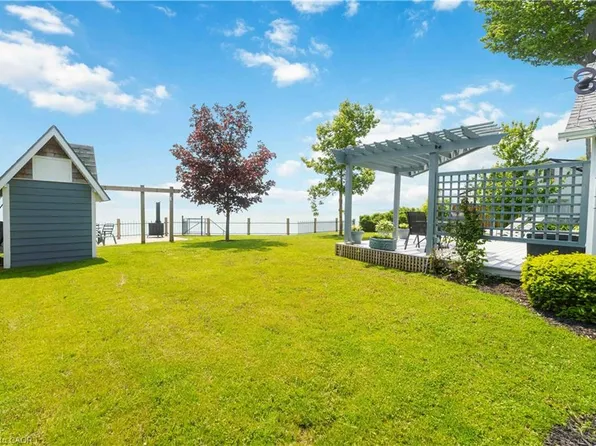 9 Shoreline Trl, Haldimand County, ON N1A 2W8