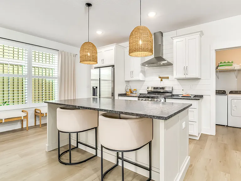 913 W Jackson St — Photo 14