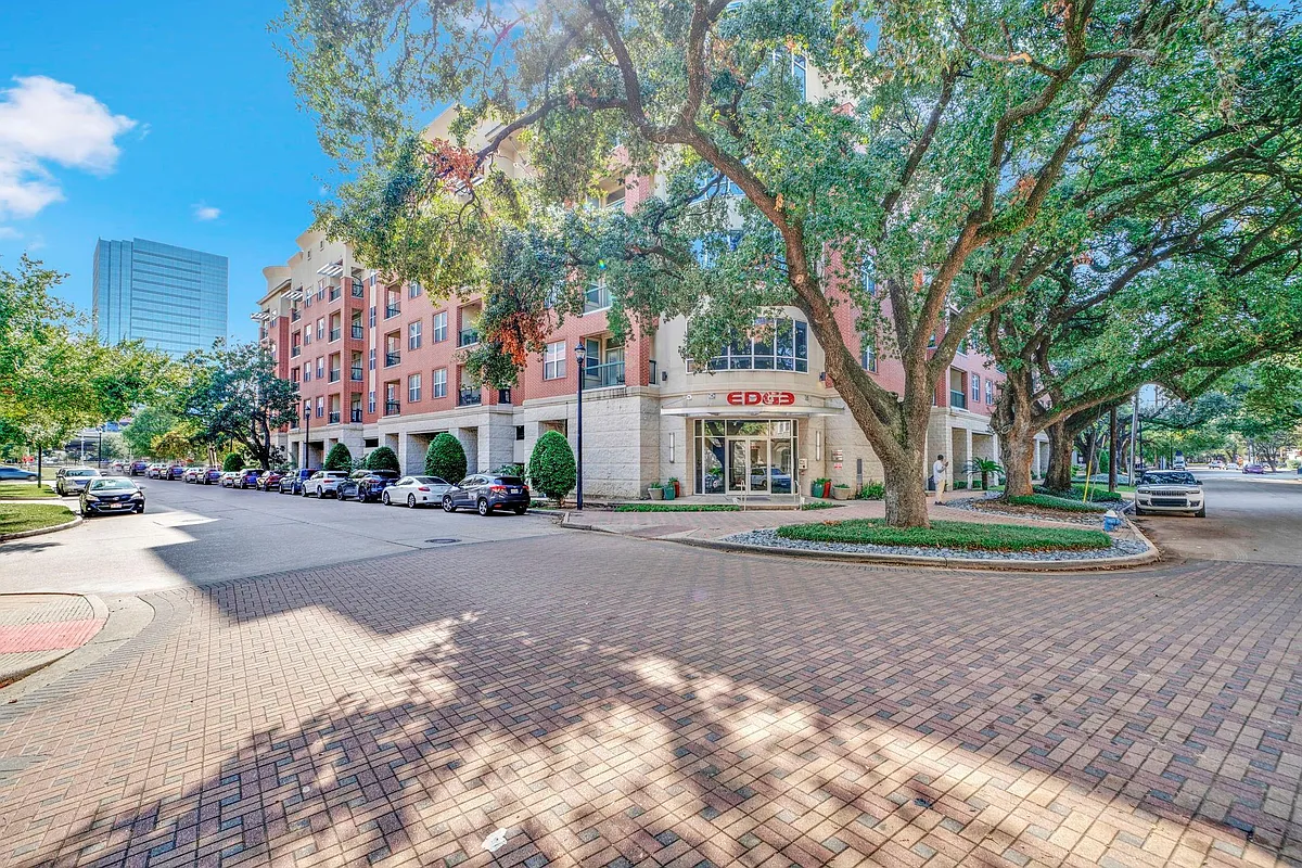 Building Photo - 300 Saint Joseph Pkwy #307