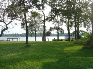 2234 W Oakfield Rd, Grand Island, NY 14072