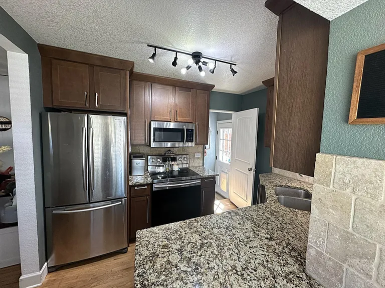 3520 Magnolia St — Photo 10