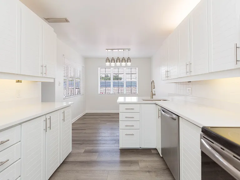 1653 W Snow Cir — Photo 11